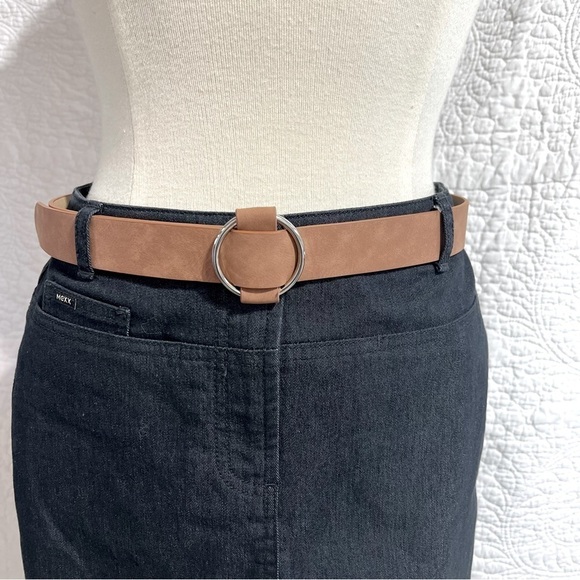 🧣NEW Round Metal Buckle with Tan Faux Vegan Leather Strap - Picture 1 of 7